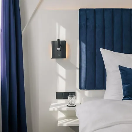 Homaris East Side 3*