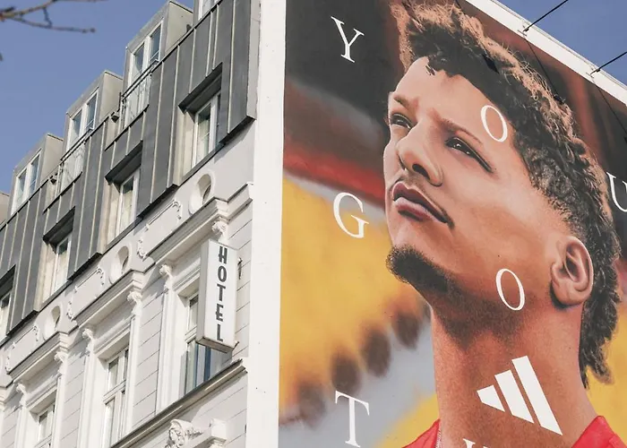 Homaris East Side - Self-check In ホテル 3*